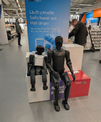 Humanoide Robotik live erleben in Berlin - Humanoide Robotik live in Berlin | Bipedal Robotics im MediaMarkt Alexa